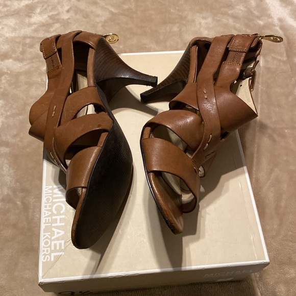 MICHAEL KORS ZOE SANDALS - Picture 3 of 14